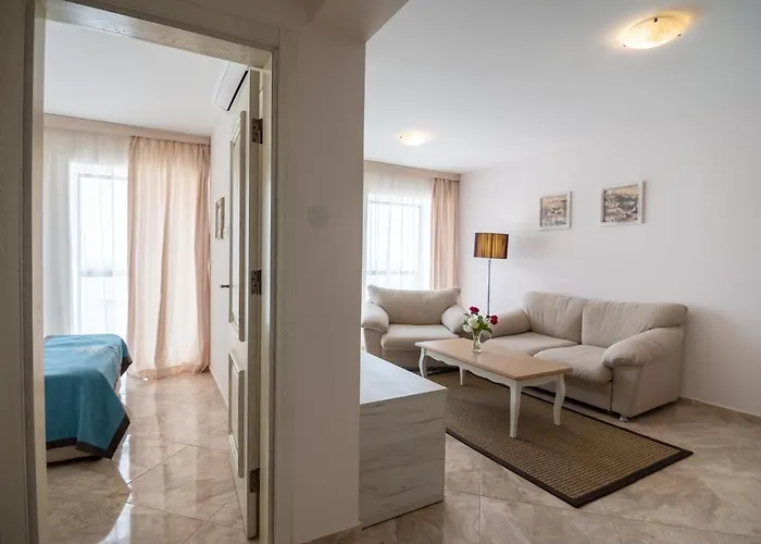 Апартамент Antik Балчик